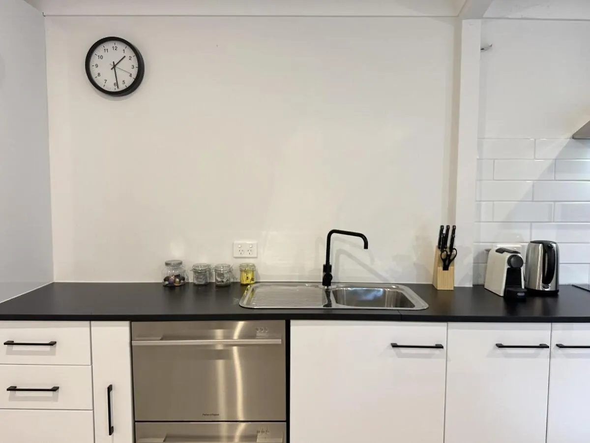 Semesterbostad Modern Simplicity Granny Flat In Belmont Brisbane