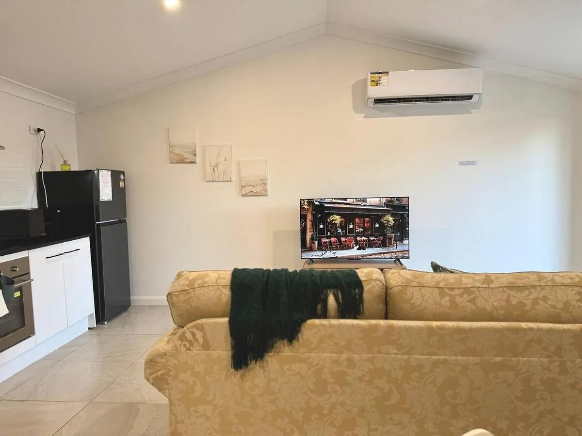 Semesterbostad Modern Simplicity Granny Flat In Belmont Brisbane
